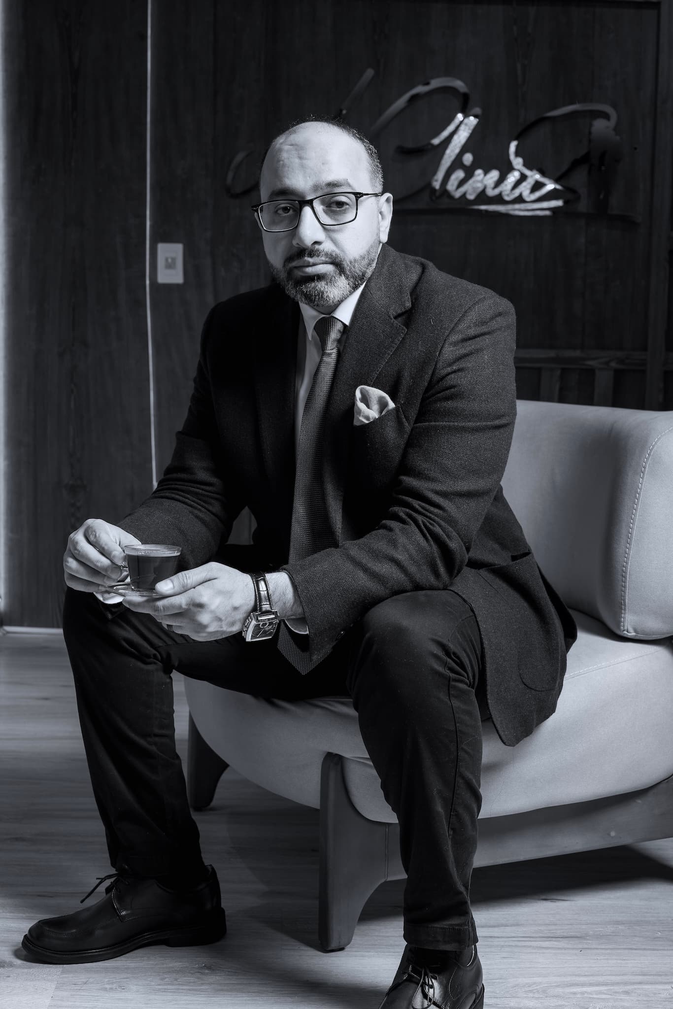 الدكتور/ محمد العسال - black and white